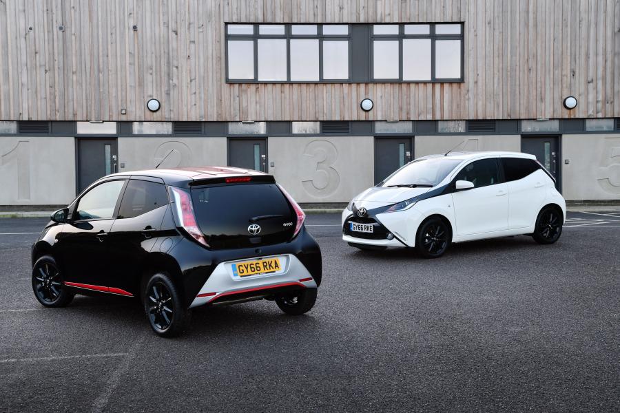  Toyota Aygo x-press 5-Door 2017 года  (UK) (фото 18 из 18)